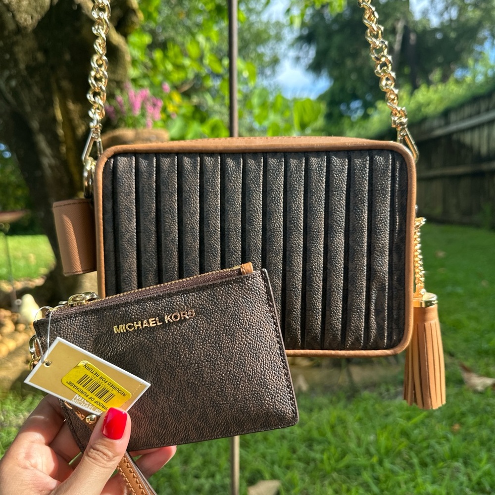 ❗️SOLD❗️Michael Kors Quilted Crossbody Bag and wristlet BUNDLE